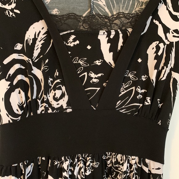 🌺 2 for $23🌺 Black and White Floral Sleeveless Mini Dress - Picture 4 of 9
